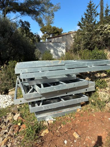 PREMIER ELEMENTS MONTES EN ACIER GALVANISE villa entièrement en structure métallique